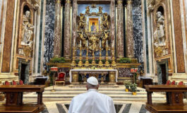 As pope leaves hospital, he comforts couple, jokes with reporters