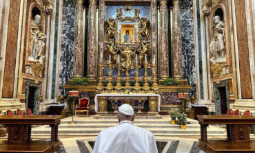 As pope leaves hospital, he comforts couple, jokes with reporters