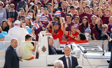 Hope must be restored in communities, young people, pope says