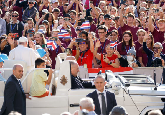 Hope must be restored in communities, young people, pope says