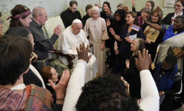No small thing: Praying the rosary is great in God's eyes, pope says