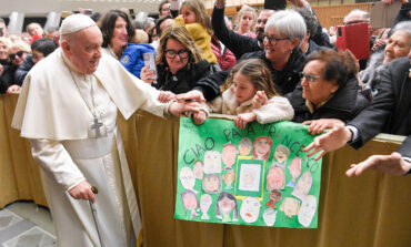 Catholic communicators must help people overcome divisions, pope says