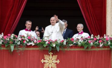 On Easter, pope asks Christ to 'roll away' the stones of war worldwide