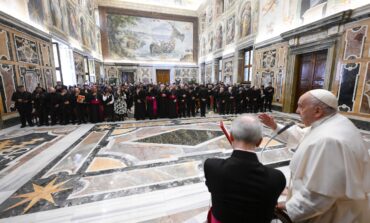 Pope tells priests: Be icons of Christ, wipe tears like Veronica