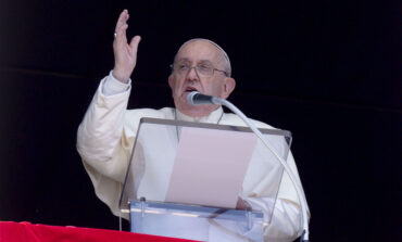 Share, listen to people's encounter with Jesus, pope says