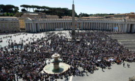 Jesus laid down his life out of love for each person, pope says